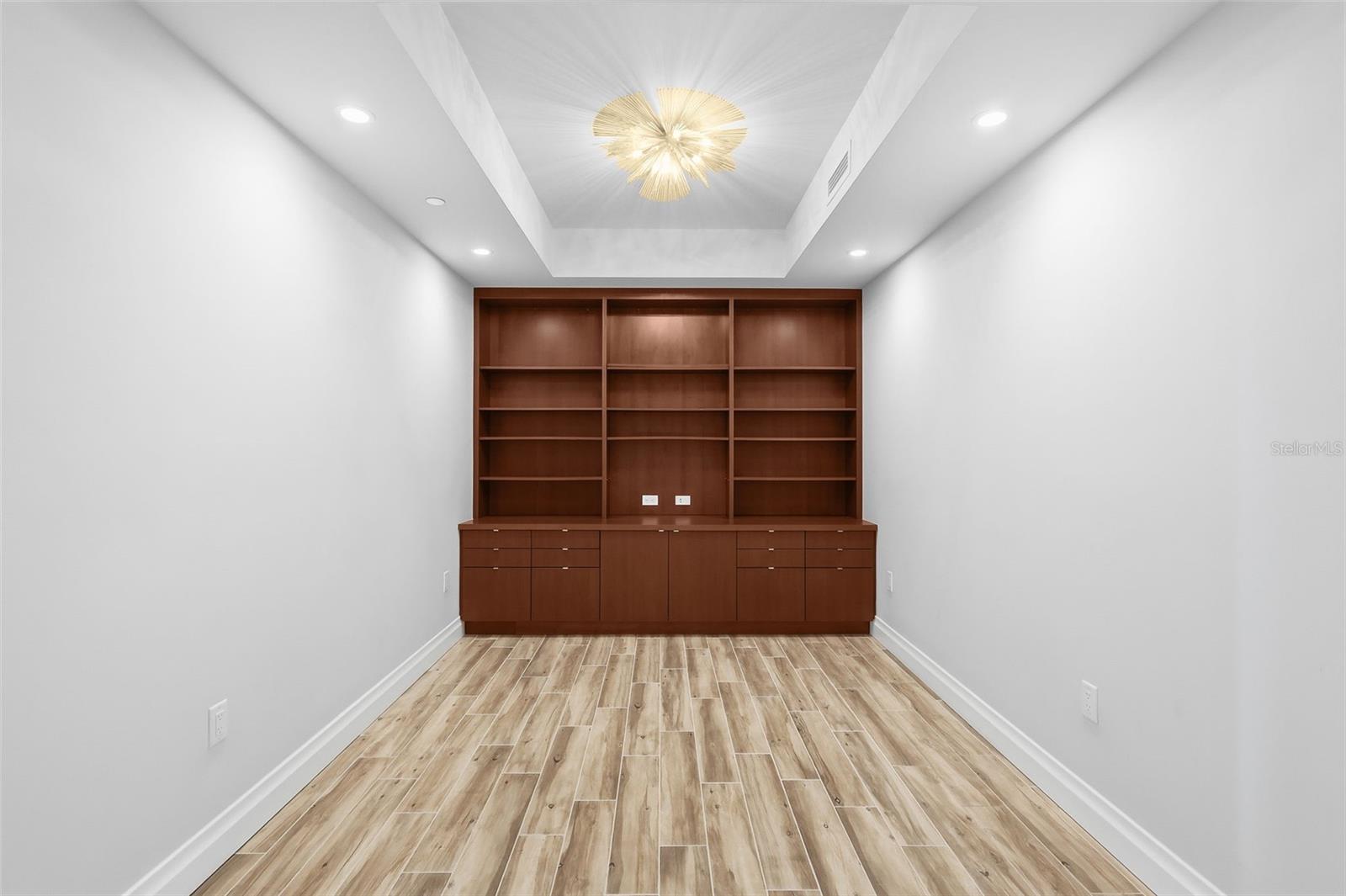 800 COLLANY RD #302, ST PETERSBURG, FL — photo 24