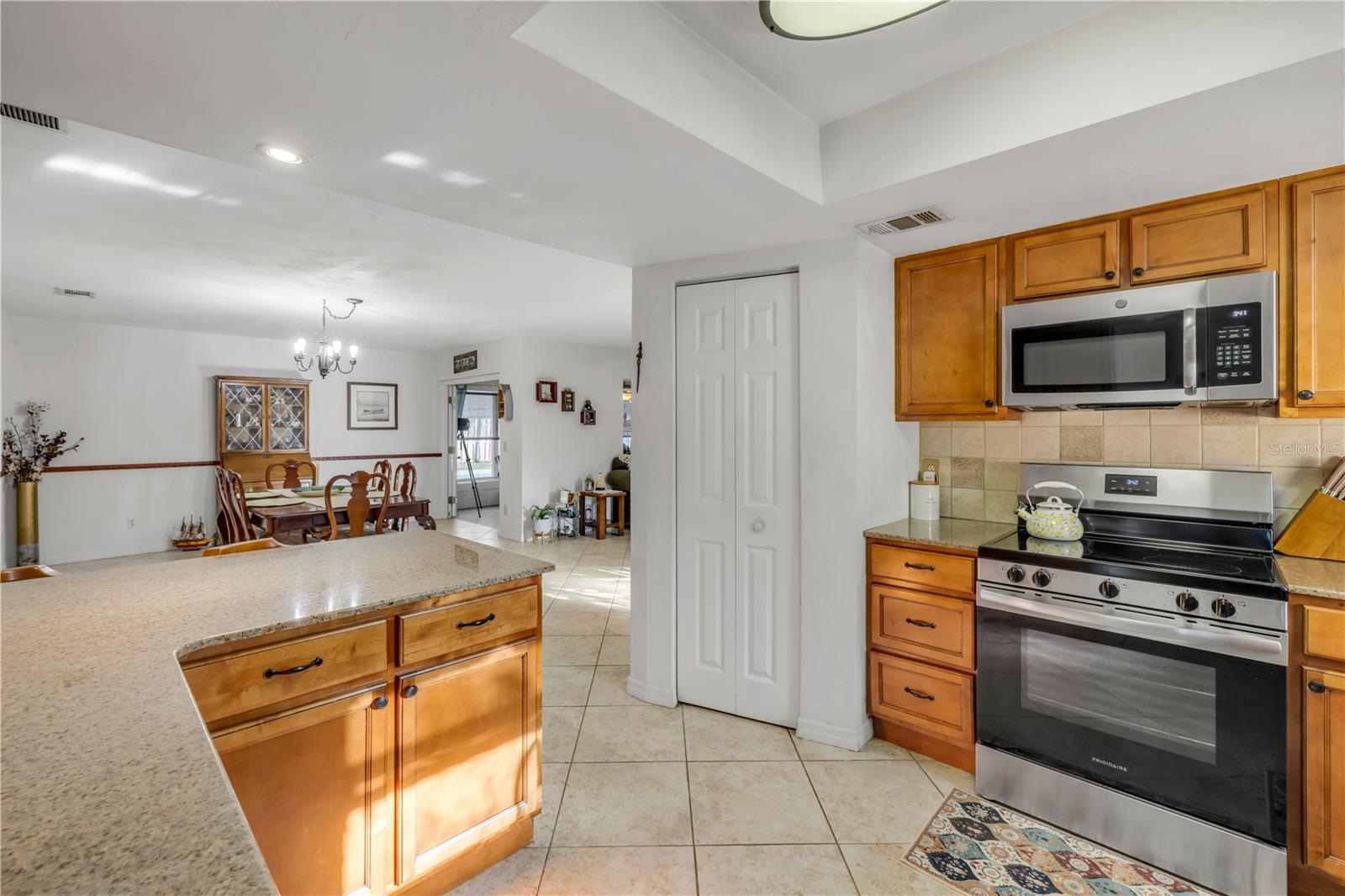2425 TRAVELERS PALM DR, EDGEWATER, FL — photo 12