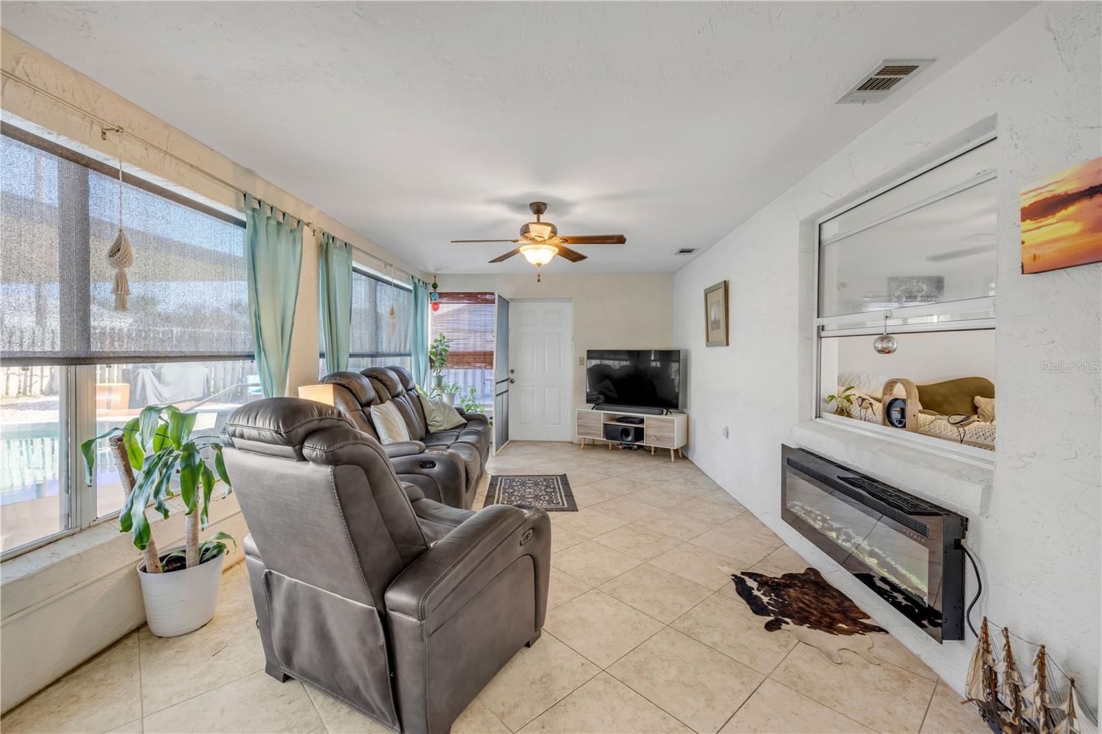 2425 TRAVELERS PALM DR, EDGEWATER, FL — photo 13