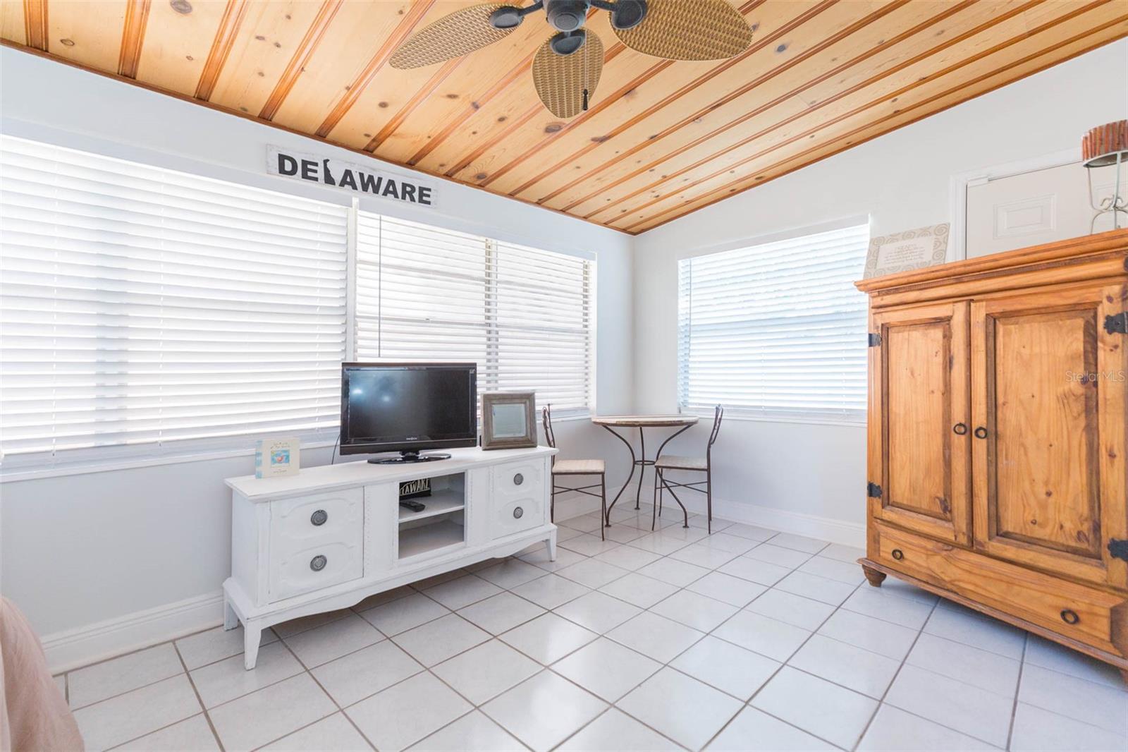 4206 W WISCONSIN AVE, TAMPA, FL — photo 9
