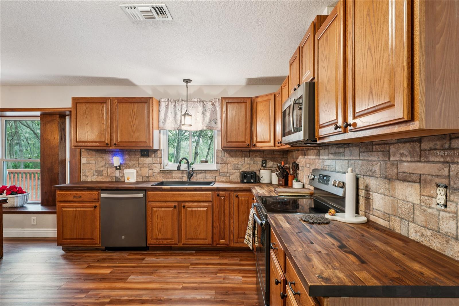 11185 CLEEVER ST, WEEKI WACHEE, FL — photo 16