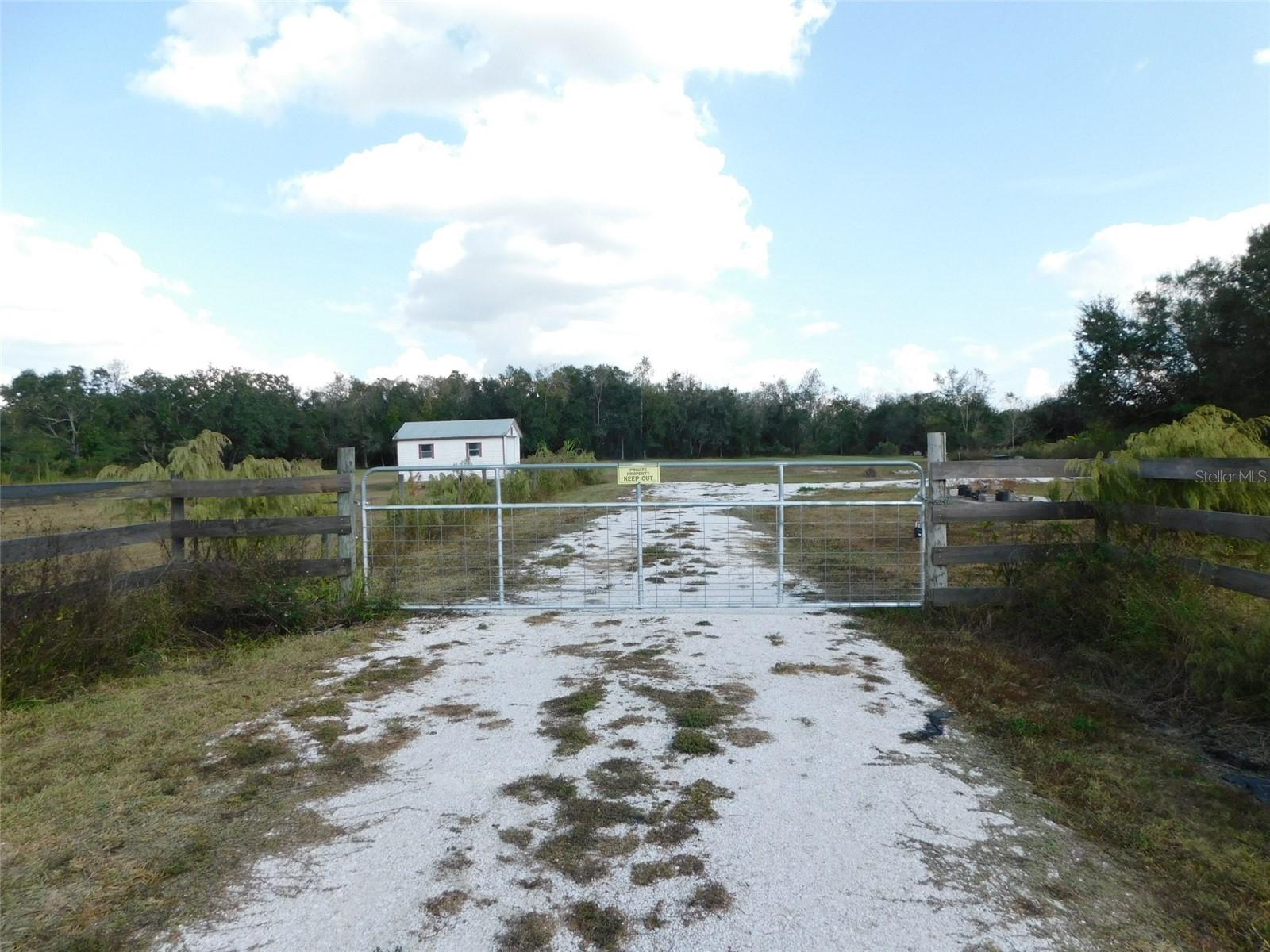 2460 NW GARVIN AVE, ARCADIA, FL — photo 2