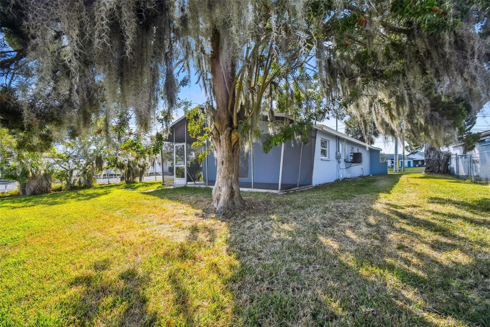 4911 FLORAMAR TER, NEW PORT RICHEY, FL — photo 32