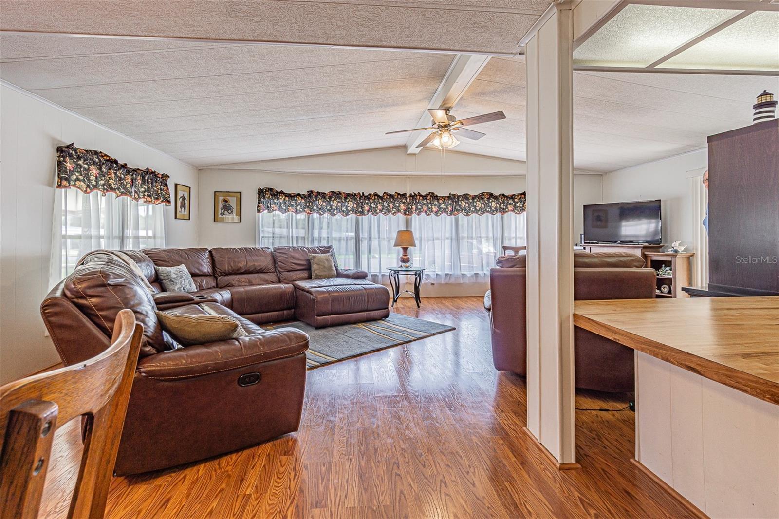 39353 SYCAMORE LN, ZEPHYRHILLS, FL — photo 2