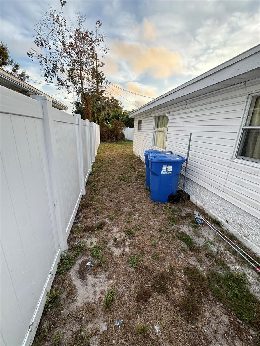 3552 38TH AVE N, ST PETERSBURG, FL — photo 24