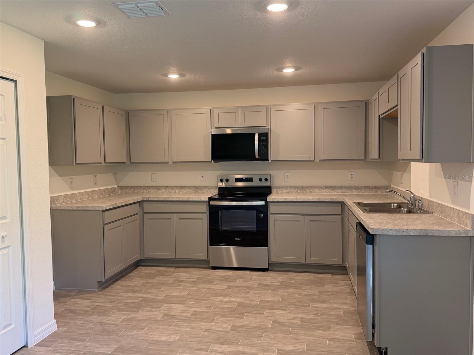 904 HUDSON VALLEY DR, POINCIANA, FL — photo 2
