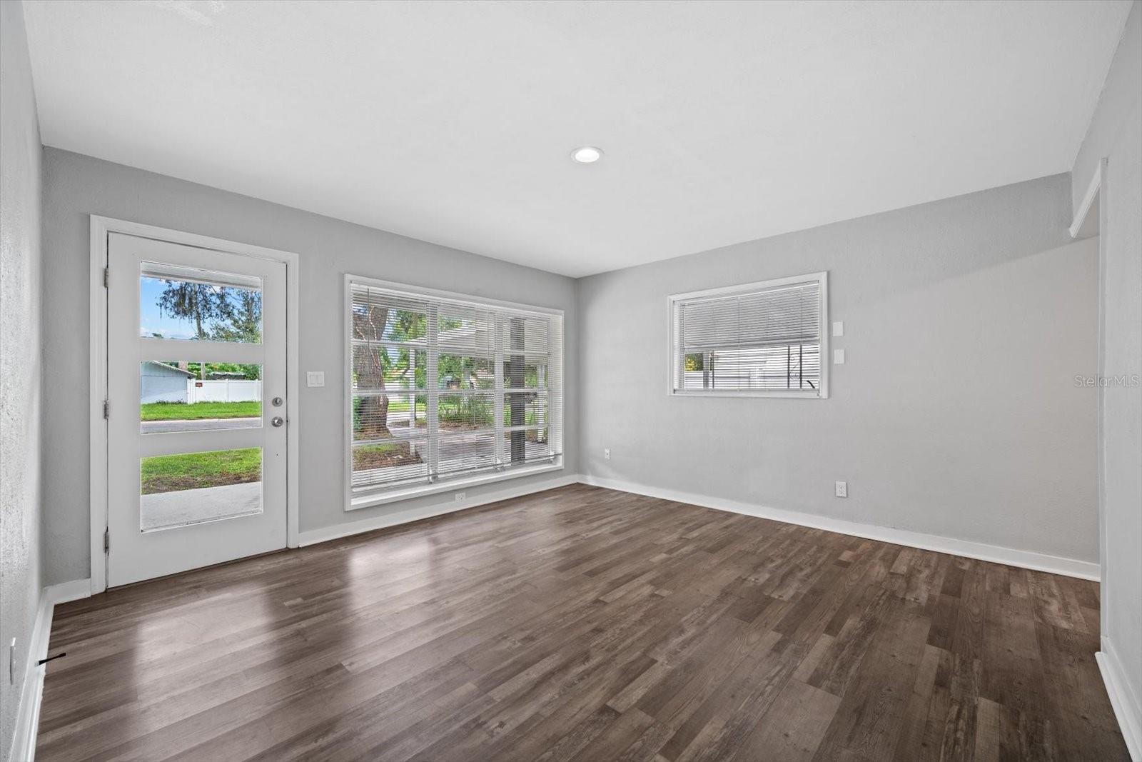 305 E BOUGAINVILLEA AVE, TAMPA, FL — photo 8