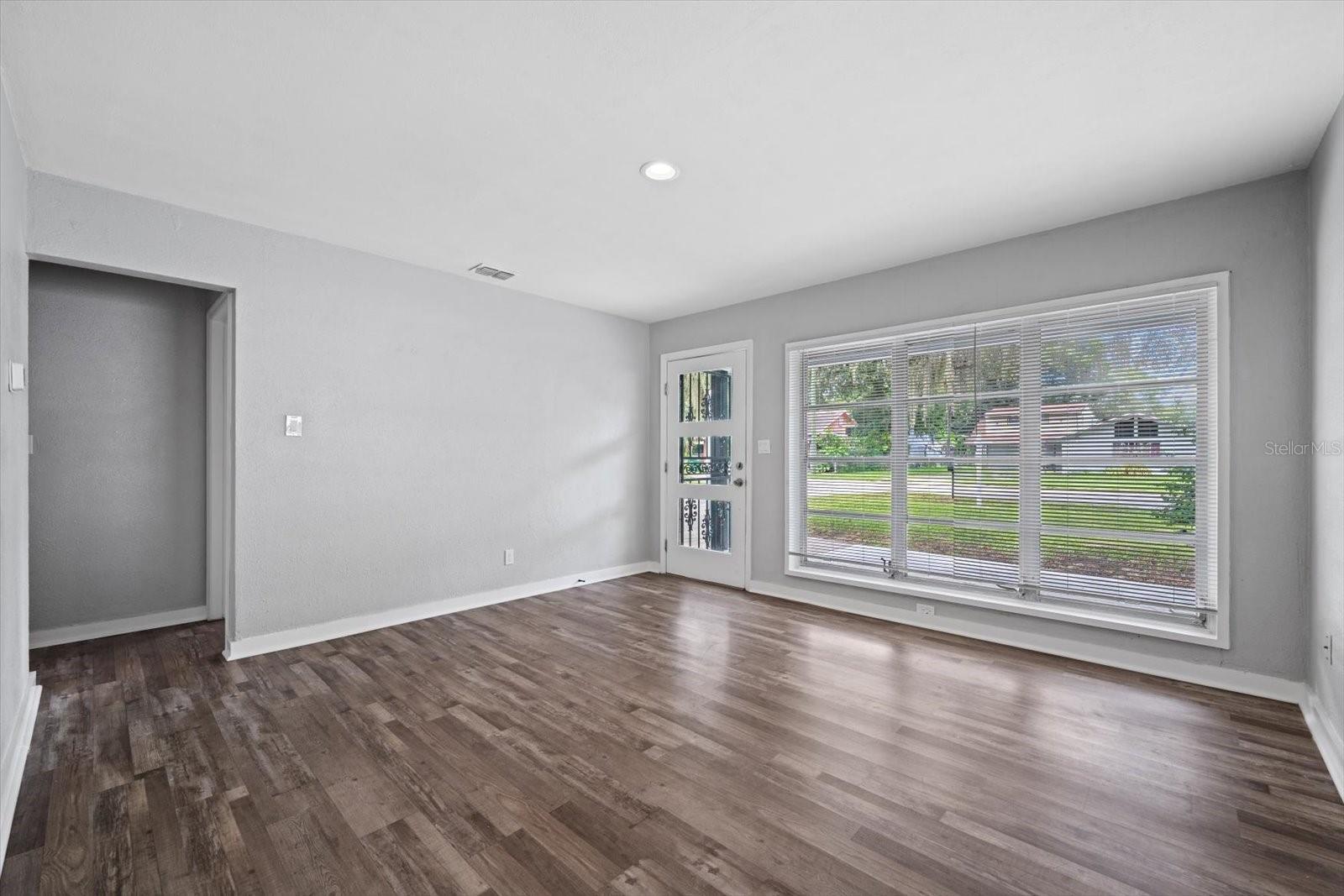 305 E BOUGAINVILLEA AVE, TAMPA, FL — photo 9