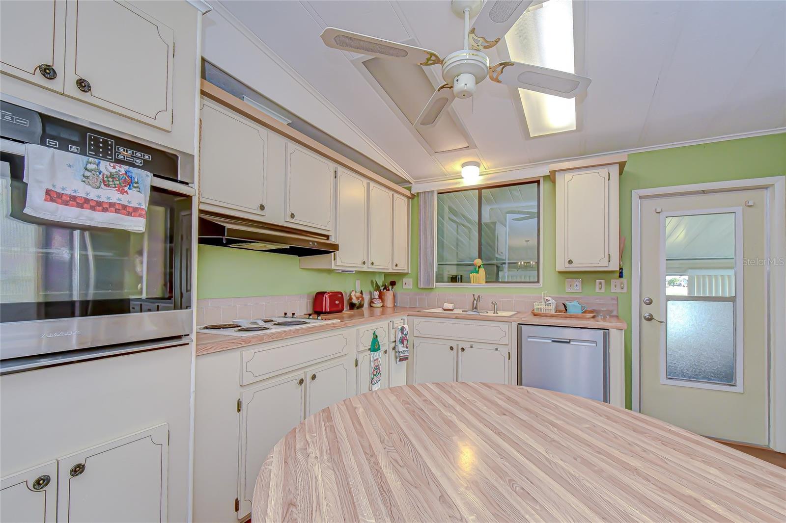 35827 BRISA DR, ZEPHYRHILLS, FL — photo 12