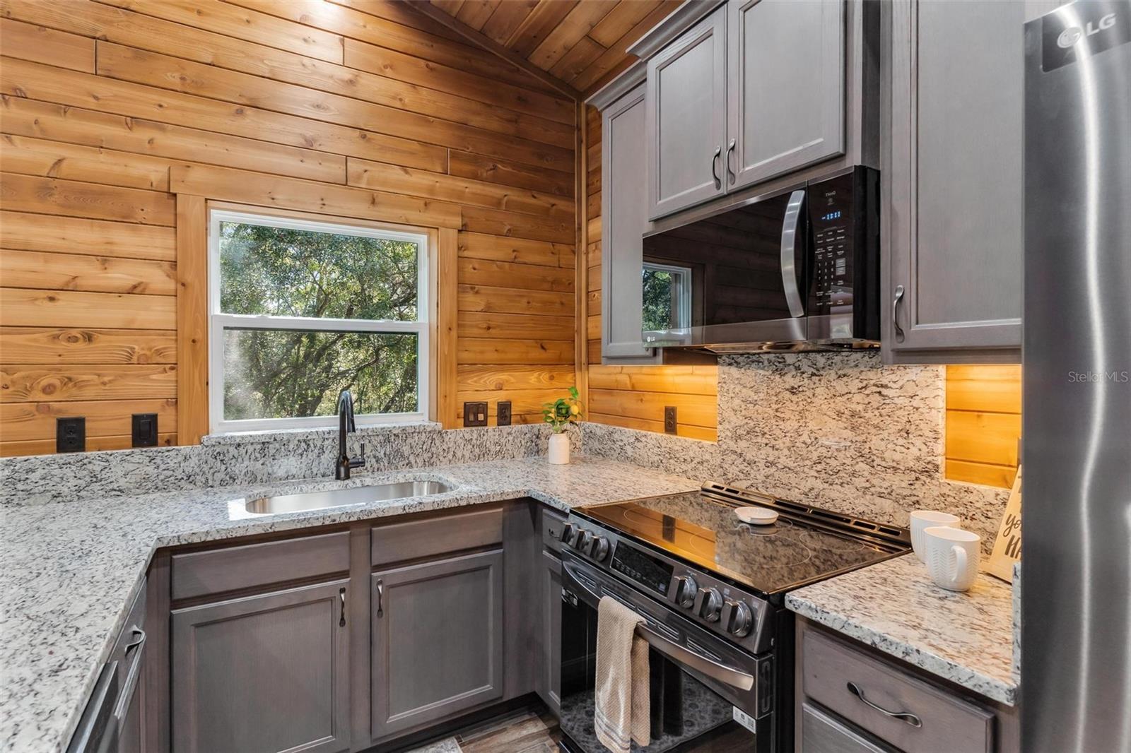 37590 ROLLING ACRES RD, LADY LAKE, FL — photo 19