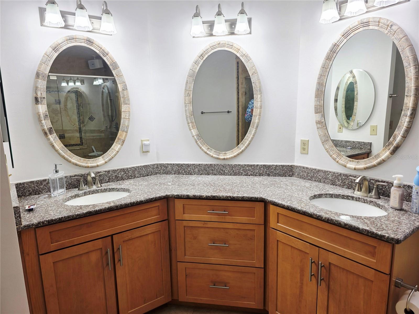 1924 NEW BEDFORD DR, SUN CITY CENTER, FL — photo 33
