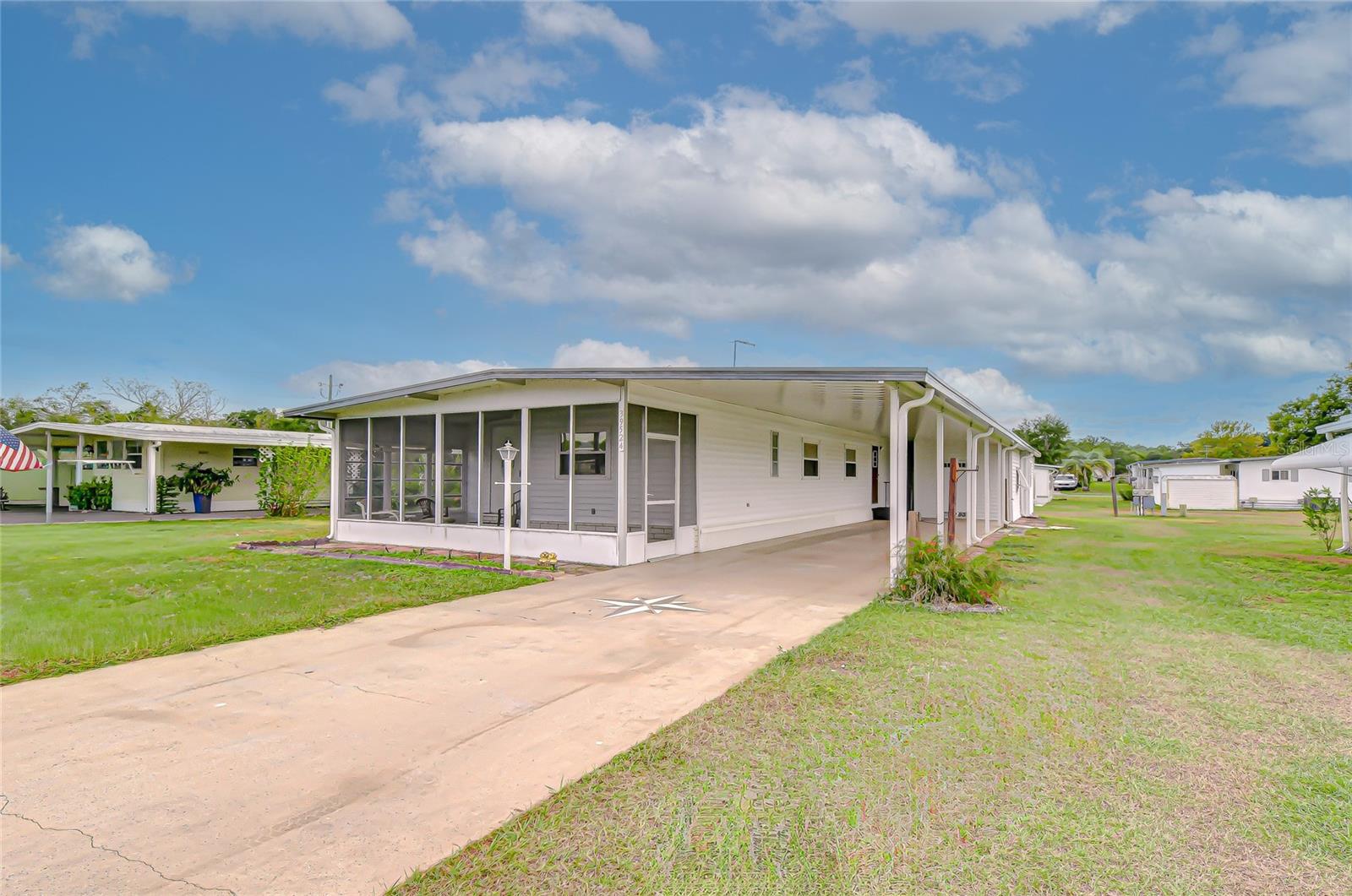 39524 DUNDEE RD, ZEPHYRHILLS, FL — photo 2