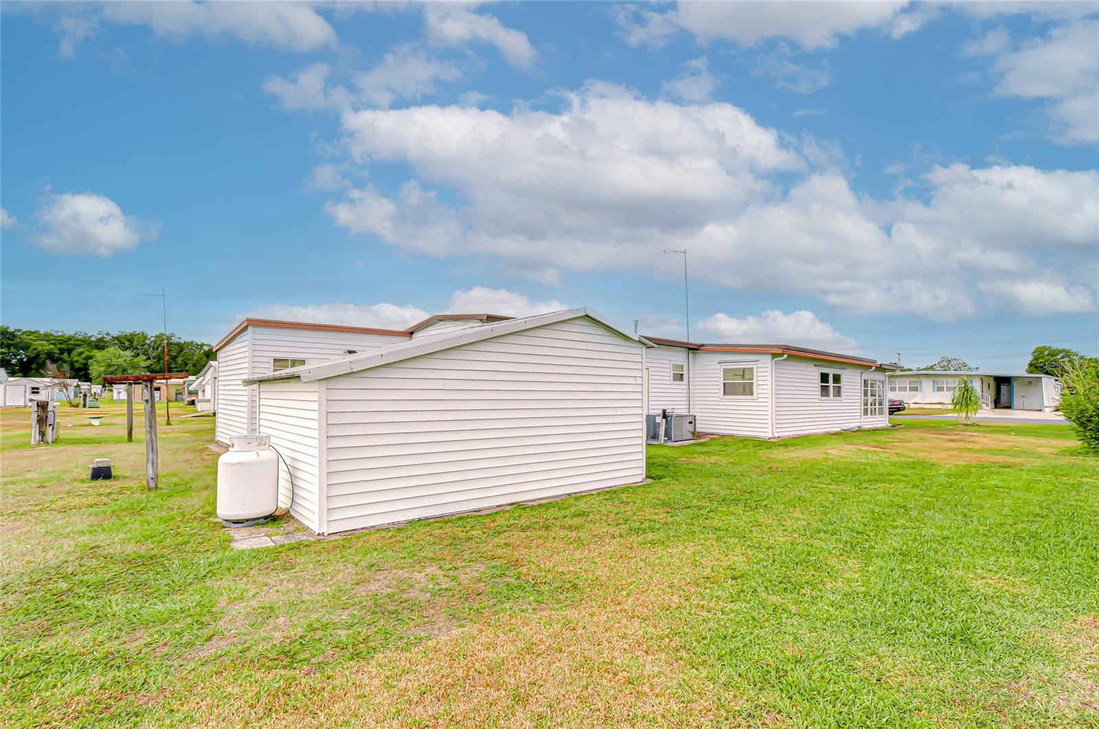 39524 DUNDEE RD, ZEPHYRHILLS, FL — photo 11