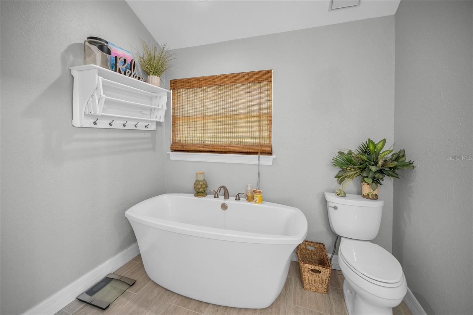 110 CARLYLE CIR, PALM HARBOR, FL — photo 31