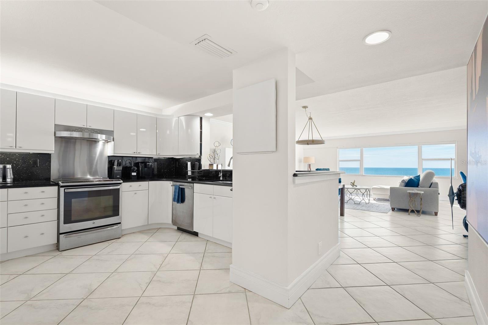 1750 BENJAMIN FRANKLIN DR #8D, SARASOTA, FL — photo 4
