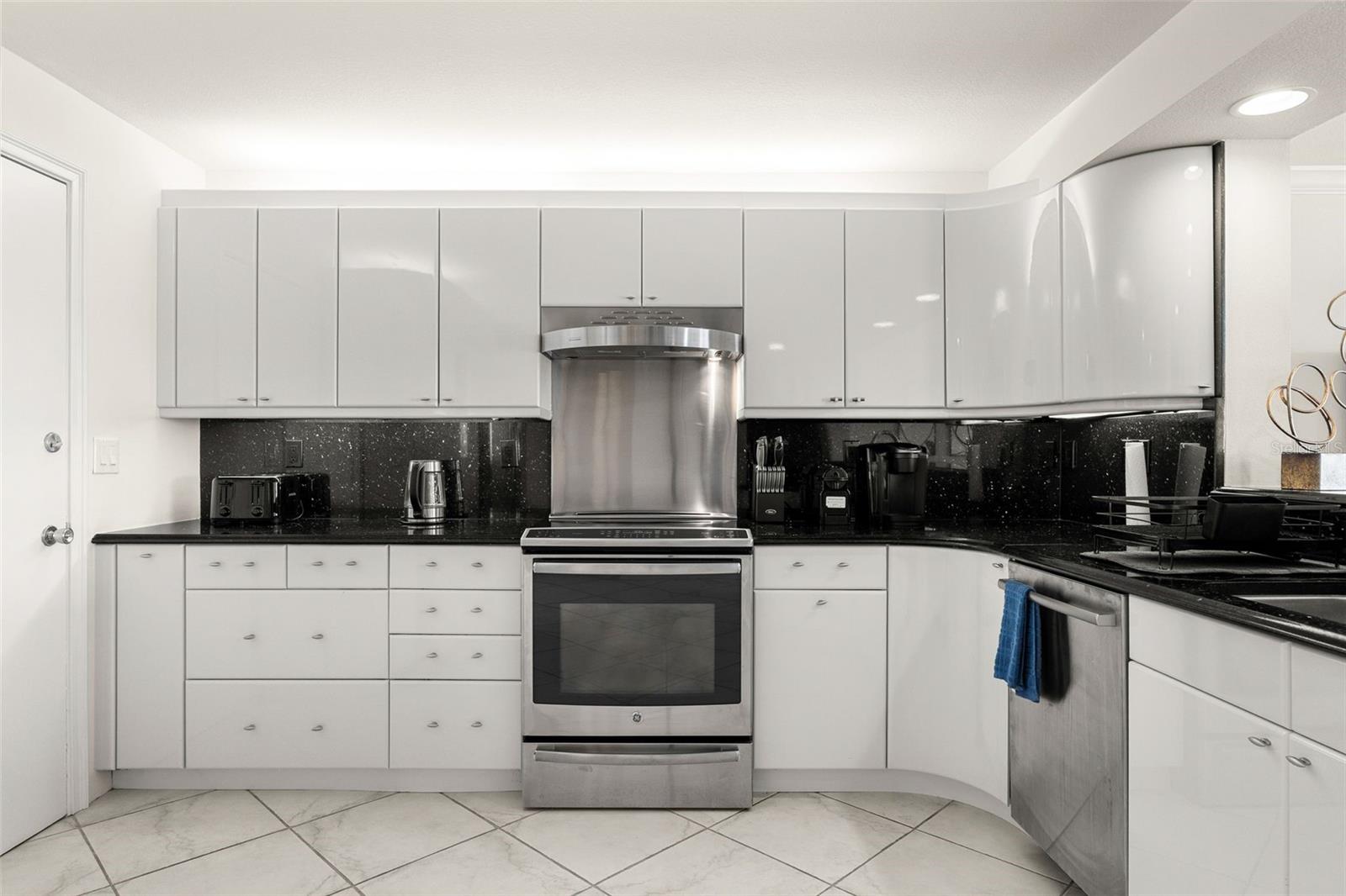 1750 BENJAMIN FRANKLIN DR #8D, SARASOTA, FL — photo 8