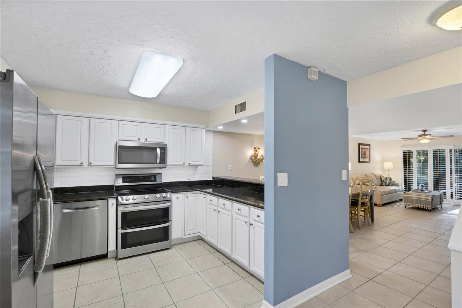 800 HUDSON AVE #106, SARASOTA, FL — photo 9