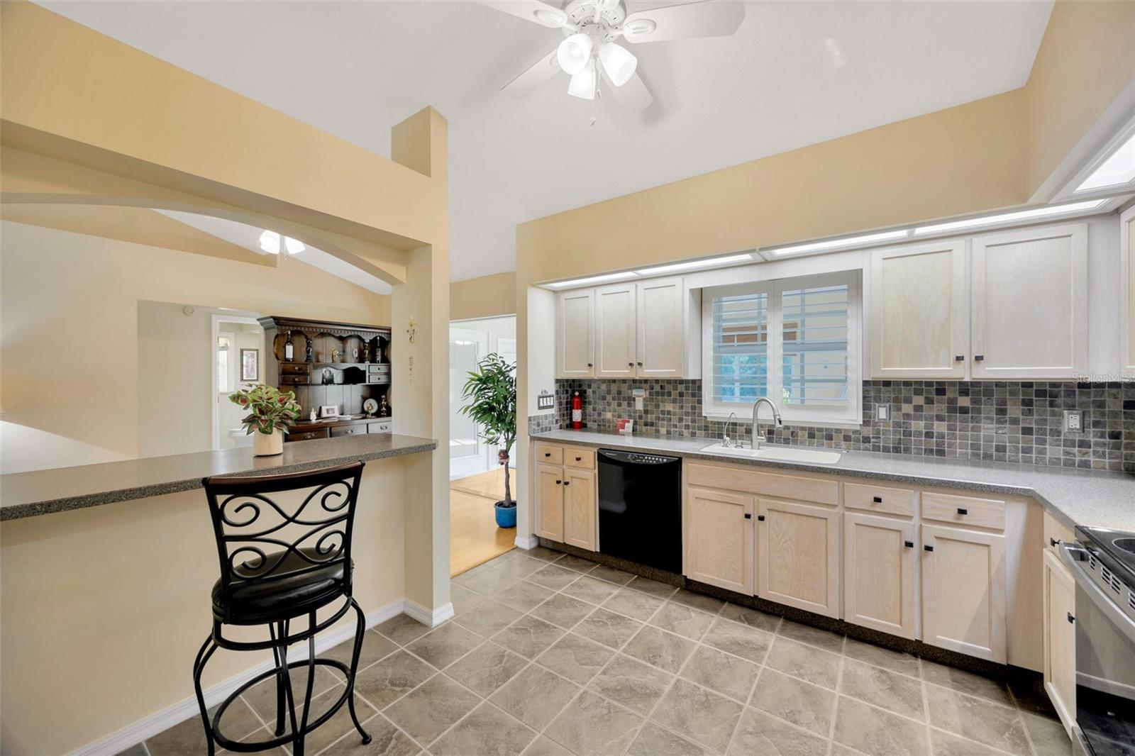 37157 FOXRUN PL, ZEPHYRHILLS, FL — photo 8