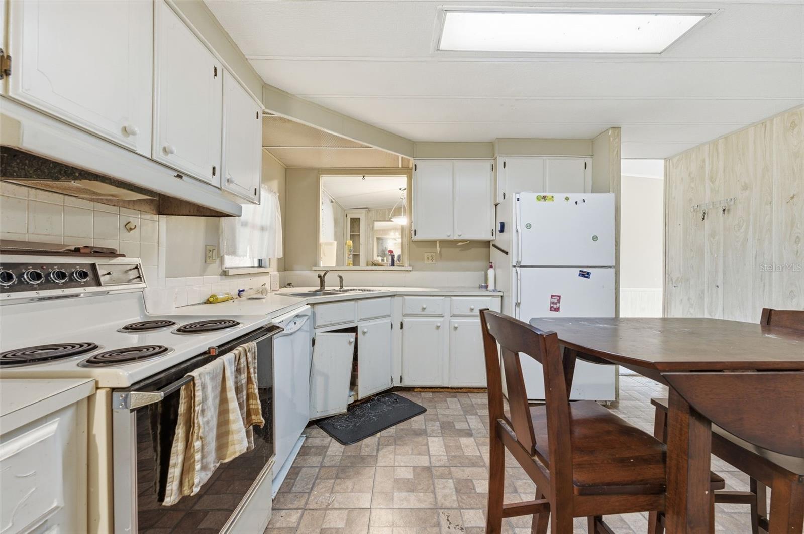 8045 INDIAN TRAIL RD, WEEKI WACHEE, FL — photo 10