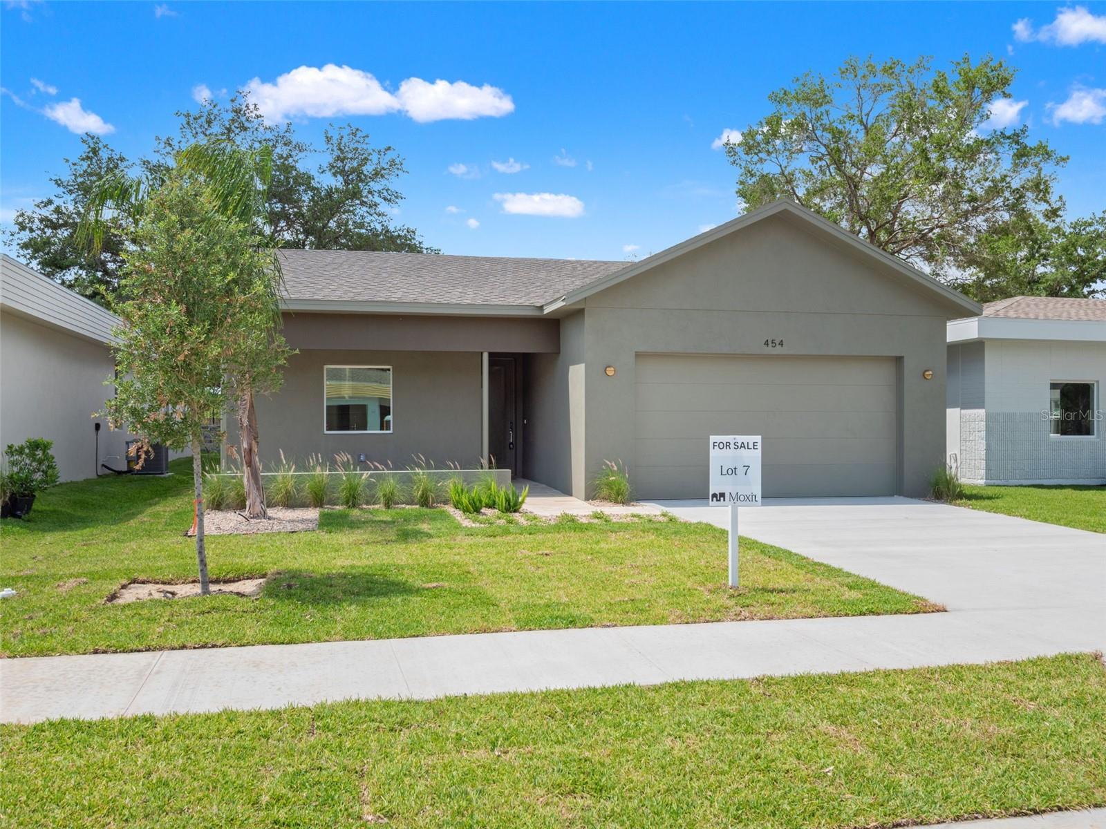 454 SKYFIELD CT, LADY LAKE, FL