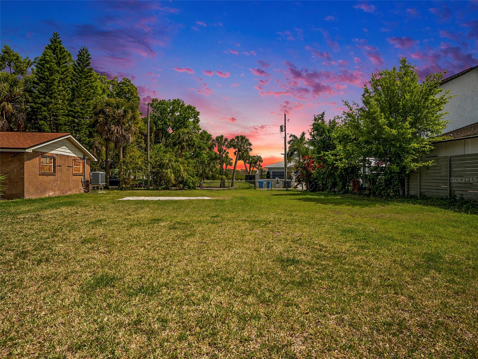 7406 BAY DR, TAMPA, FL — photo 21