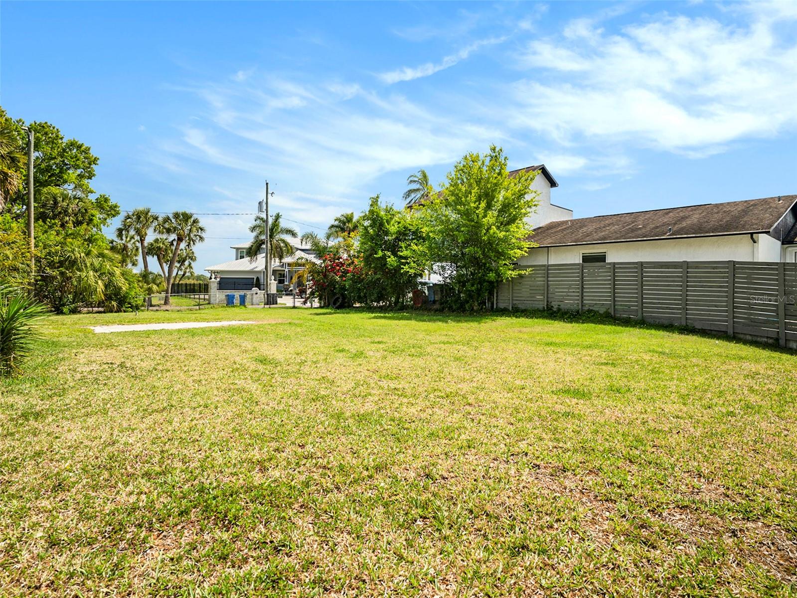 7406 BAY DR, TAMPA, FL — photo 11