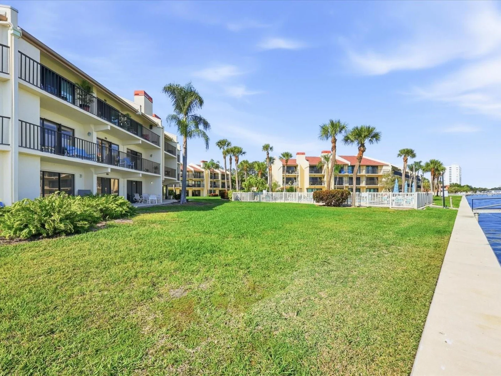 7520 SUNSHINE SKYWAY LN S #T19, ST PETERSBURG, FL — photo 46
