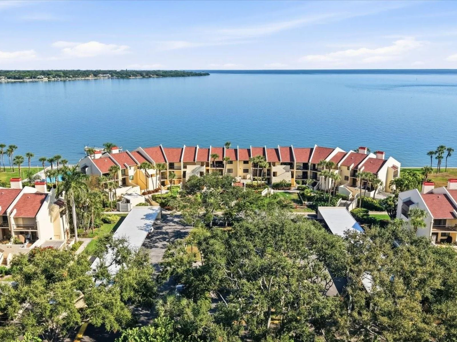 7520 SUNSHINE SKYWAY LN S #T19, ST PETERSBURG, FL — photo 52