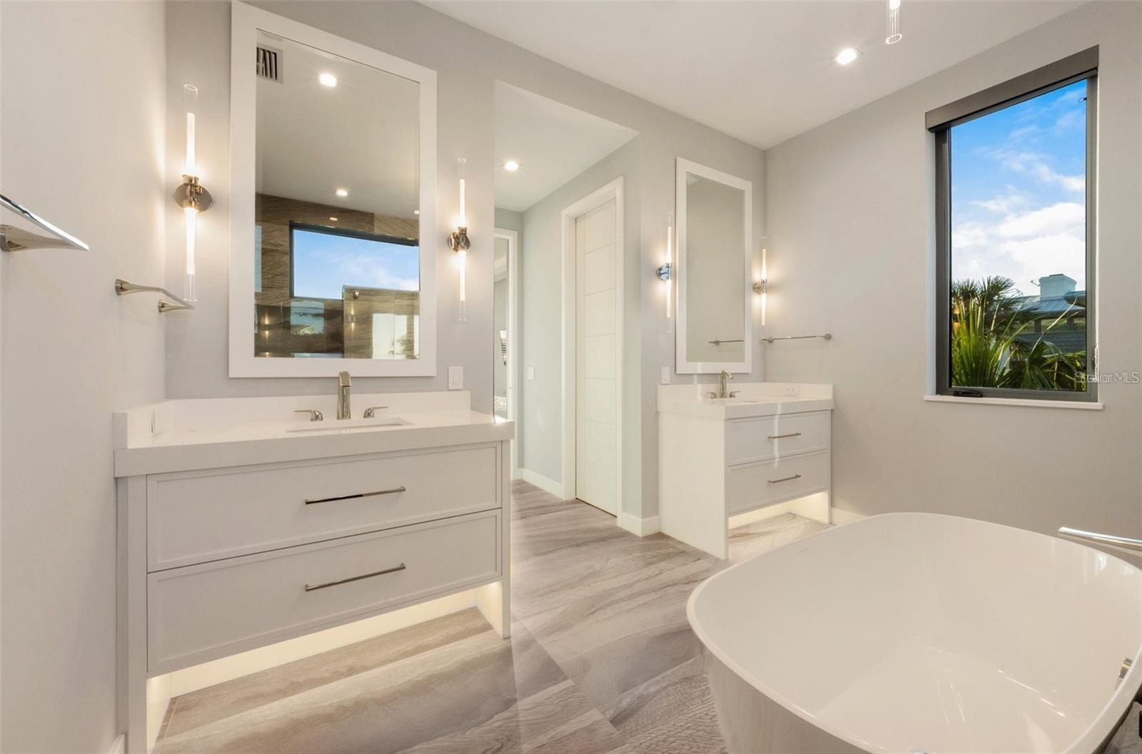 104 SUNSET LN, HOLMES BEACH, FL — photo 32