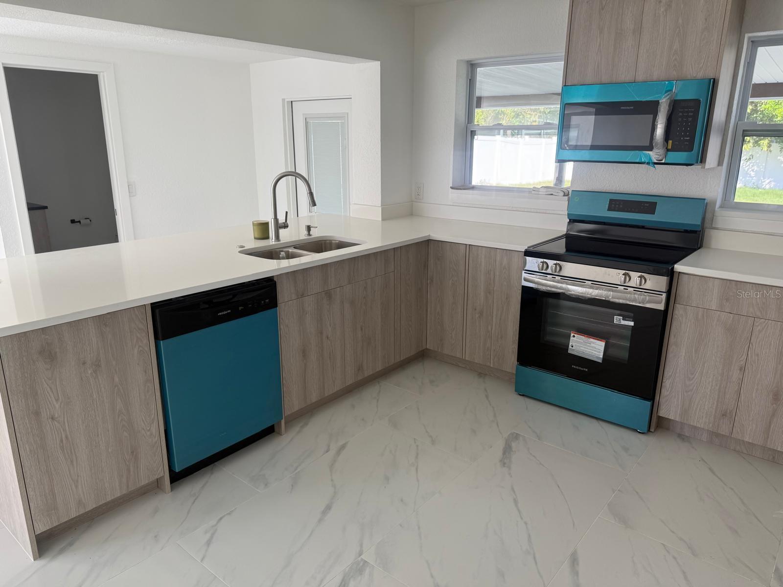4119 HARRISBURG ST NE, ST PETERSBURG, FL — photo 9