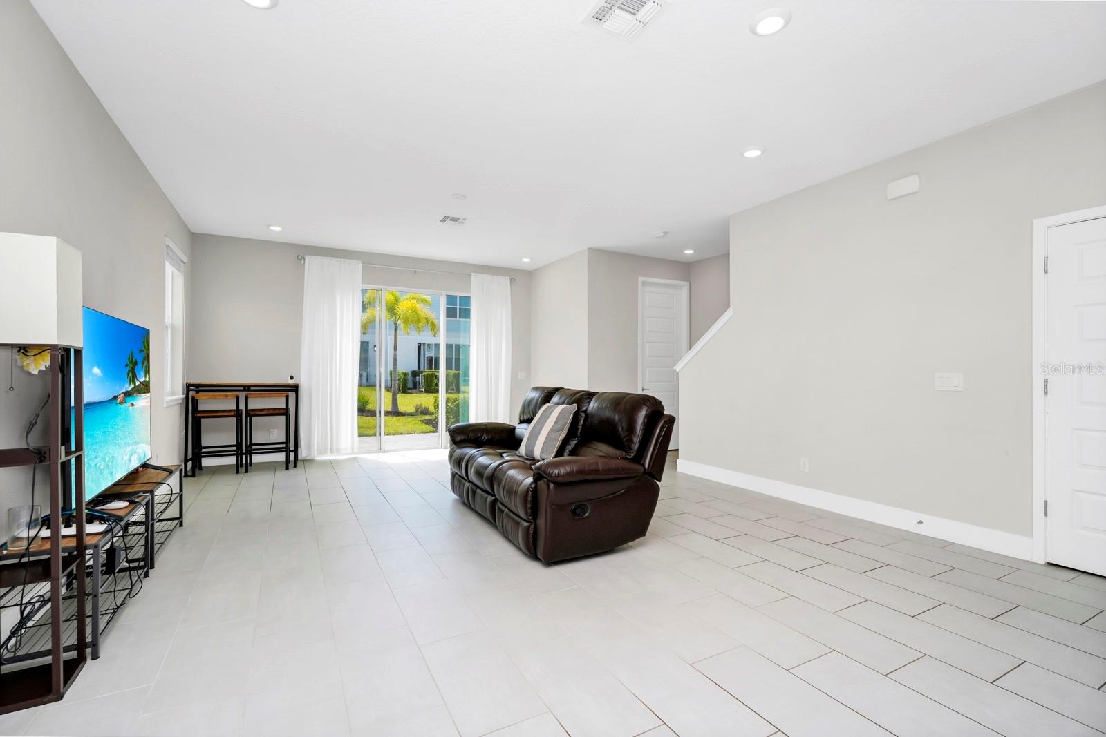 743 DRIVING RANGE CT, REUNION, FL — photo 11