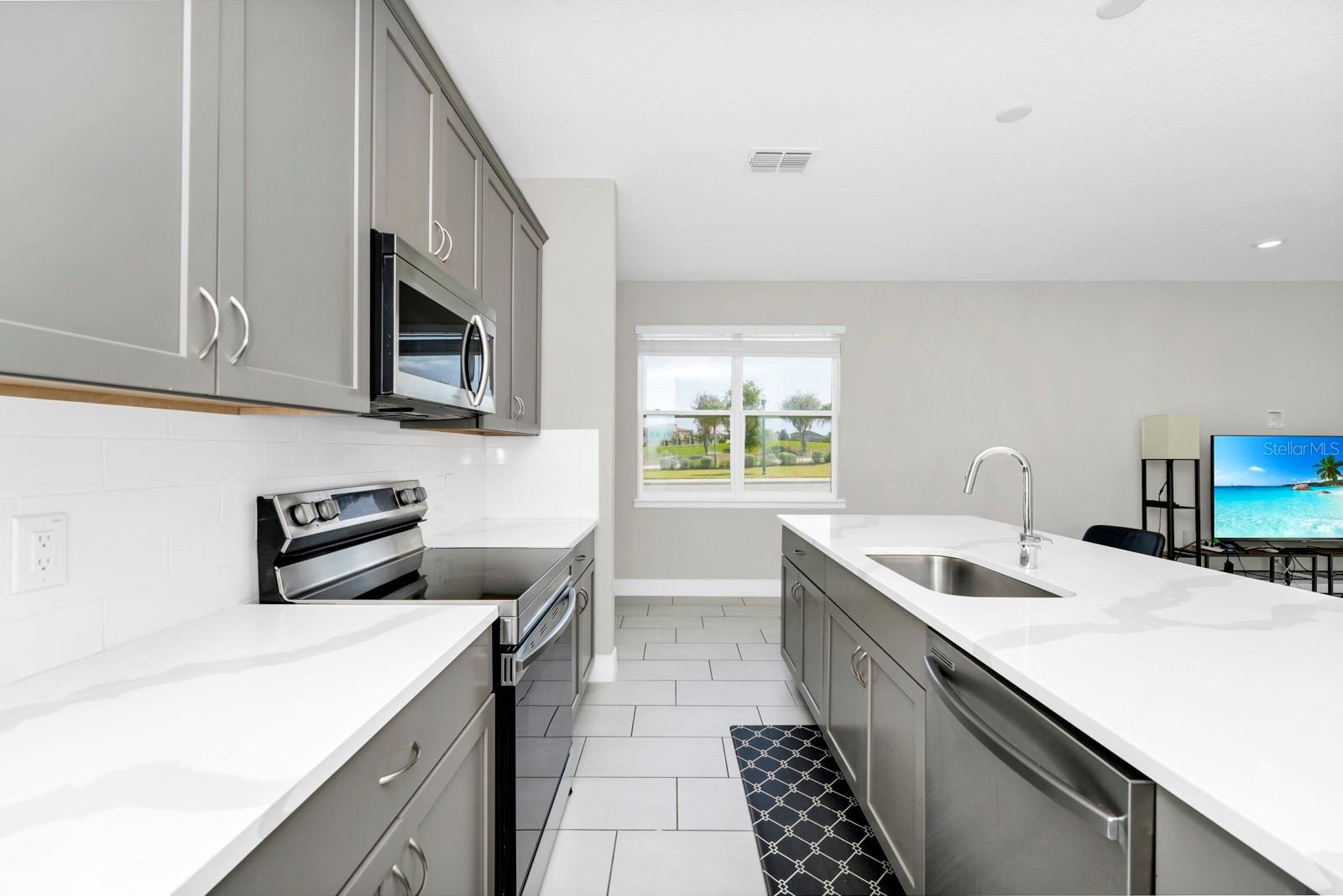 743 DRIVING RANGE CT, REUNION, FL — photo 18