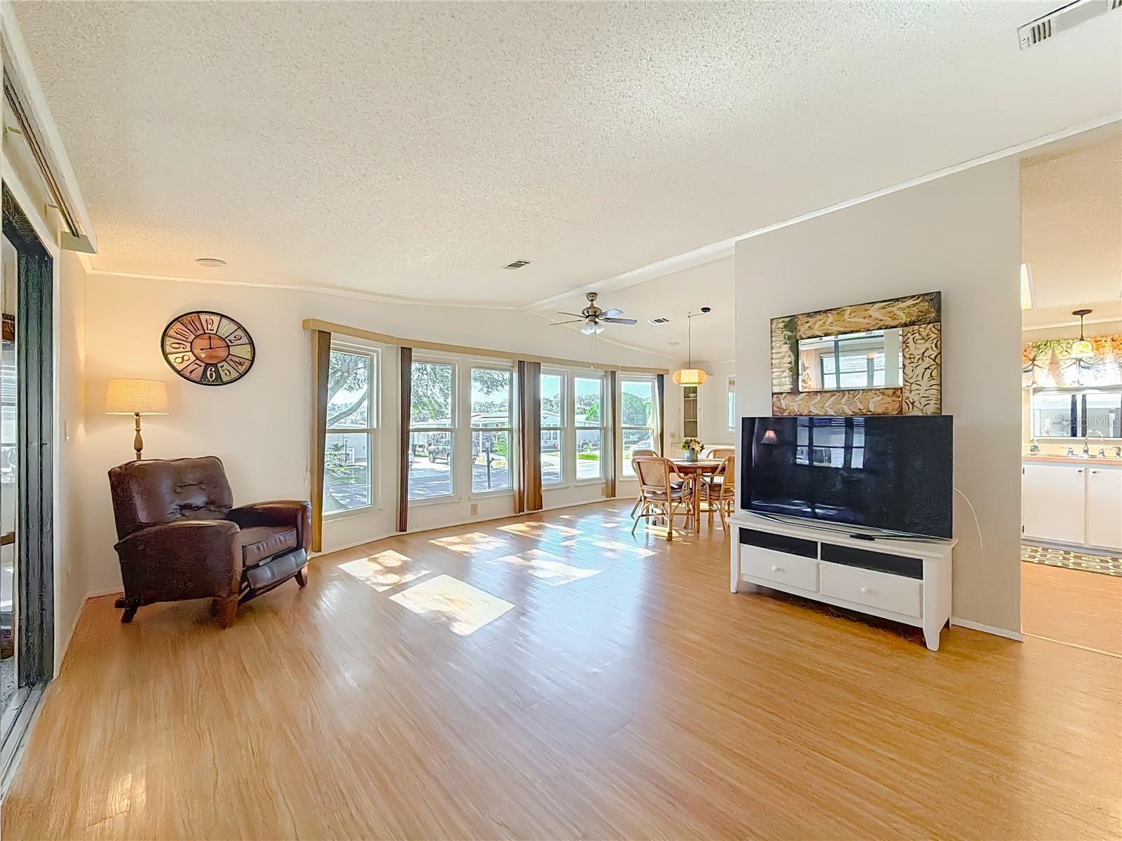 805 CAMELIA CT, LADY LAKE, FL — photo 7