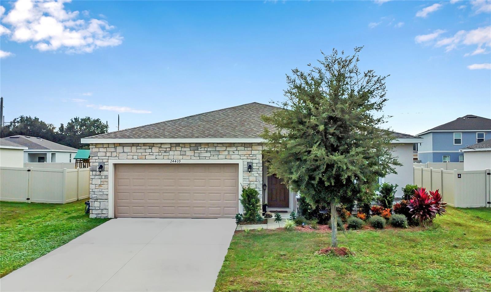 24409 SUNNYS HALO WAY, SORRENTO, FL — photo 49
