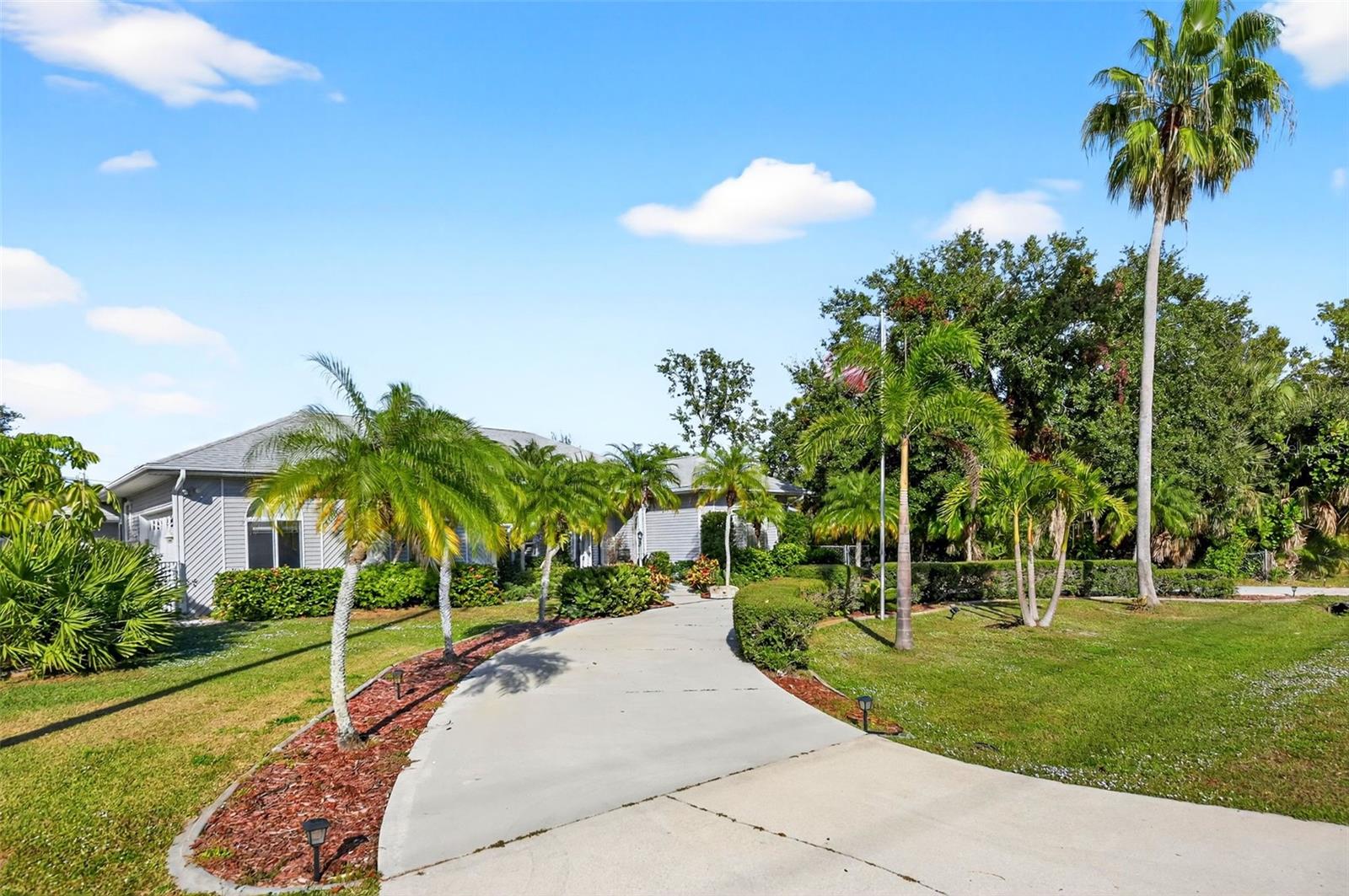 820 BAYSHORE DR, ENGLEWOOD, FL — photo 2