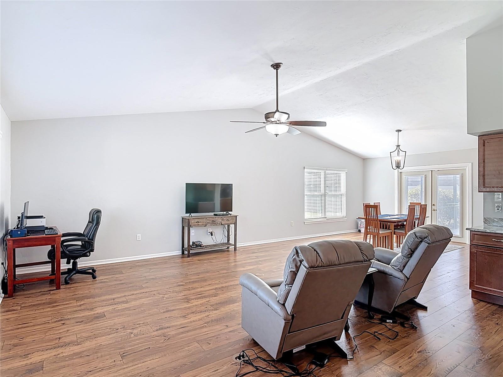 1807 VIRGINIA CT, TAVARES, FL — photo 7