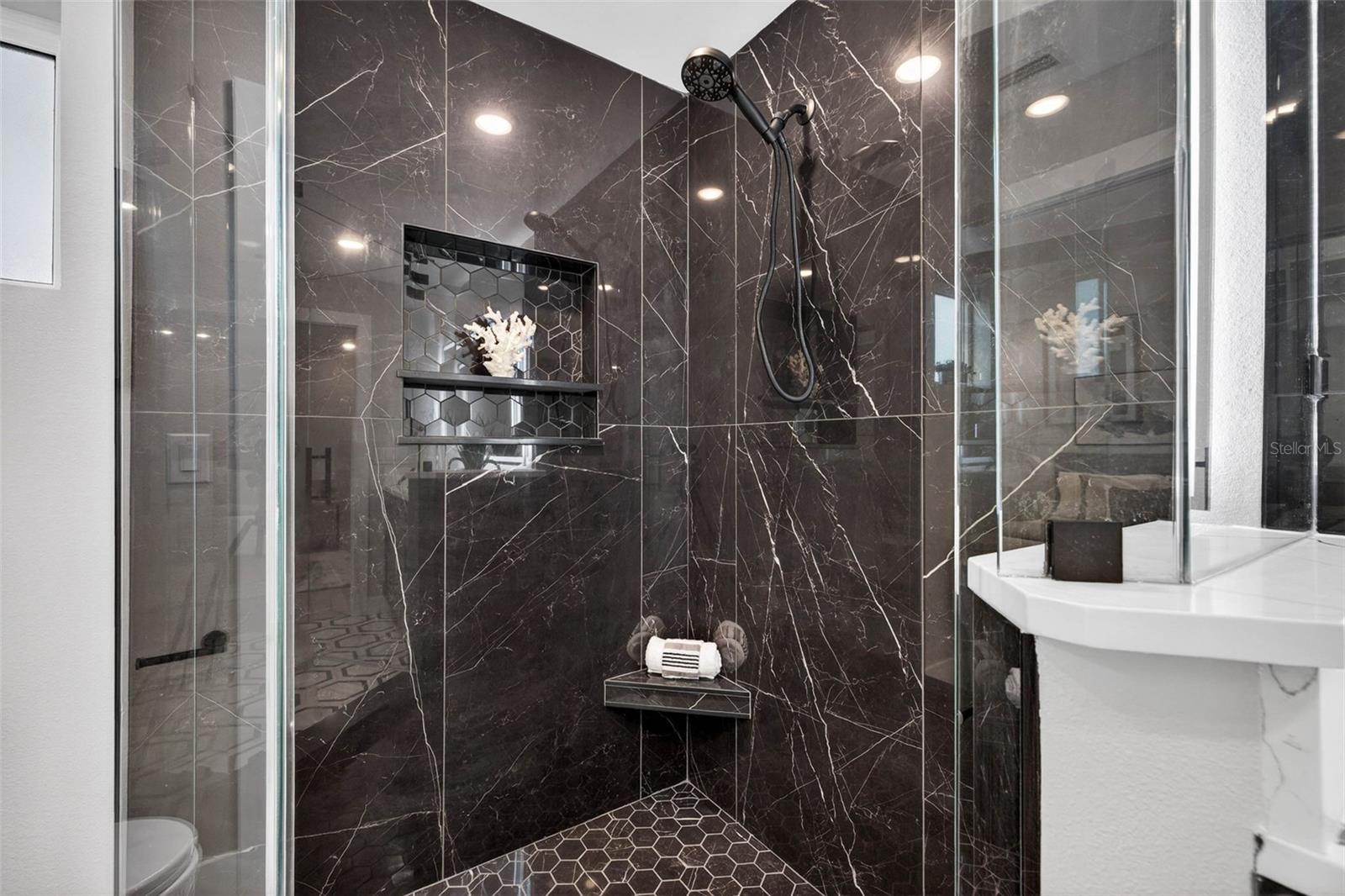 2540 34TH AVE N, ST PETERSBURG, FL — photo 32