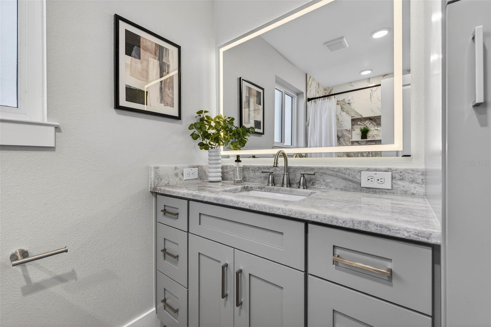 2540 34TH AVE N, ST PETERSBURG, FL — photo 37