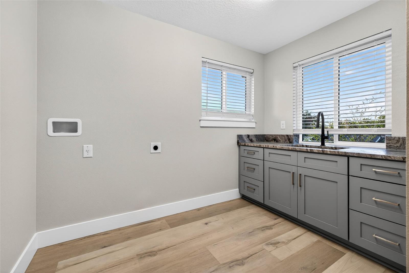 2540 34TH AVE N, ST PETERSBURG, FL — photo 39