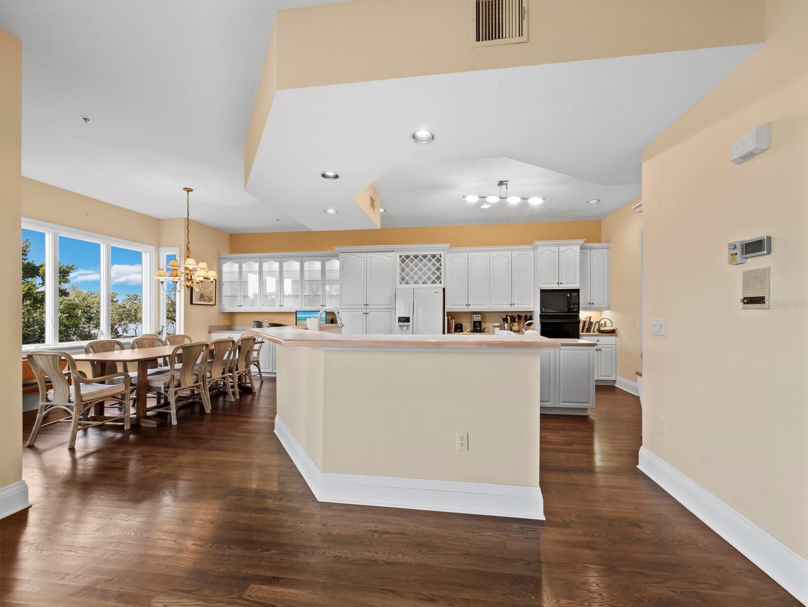 836 EVERGREEN WAY, LONGBOAT KEY, FL — photo 13
