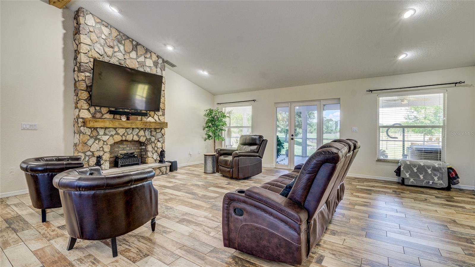 560 OAKFORD RD, SARASOTA, FL — photo 13