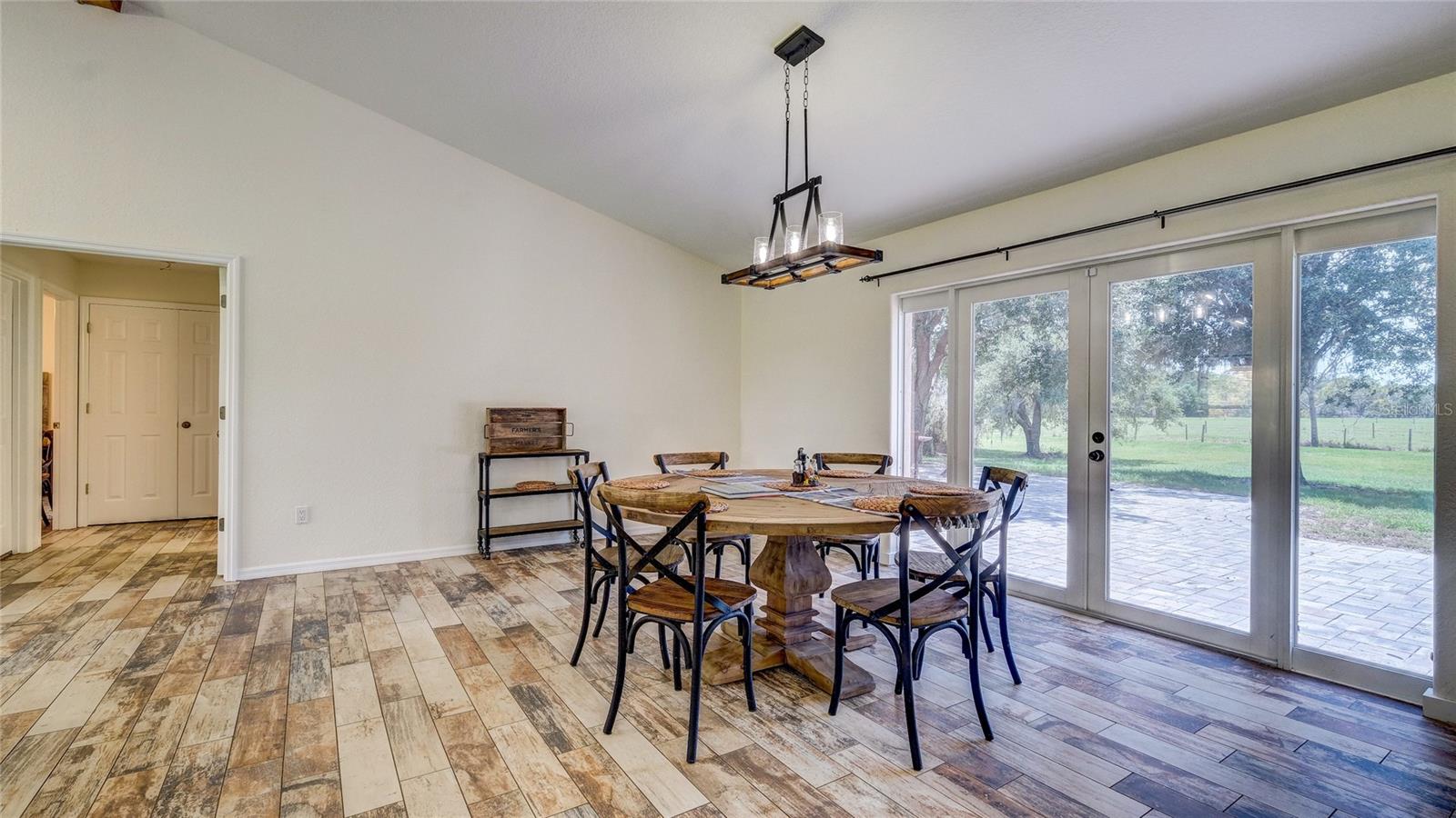 560 OAKFORD RD, SARASOTA, FL — photo 14