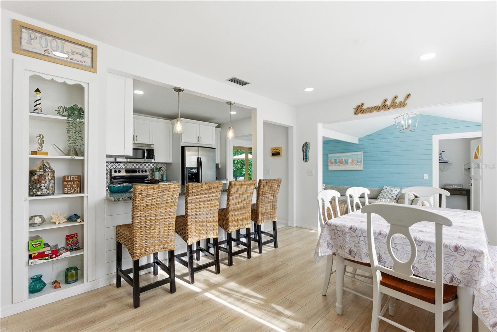 1249 ESSEX DR N, ST PETERSBURG, FL — photo 4