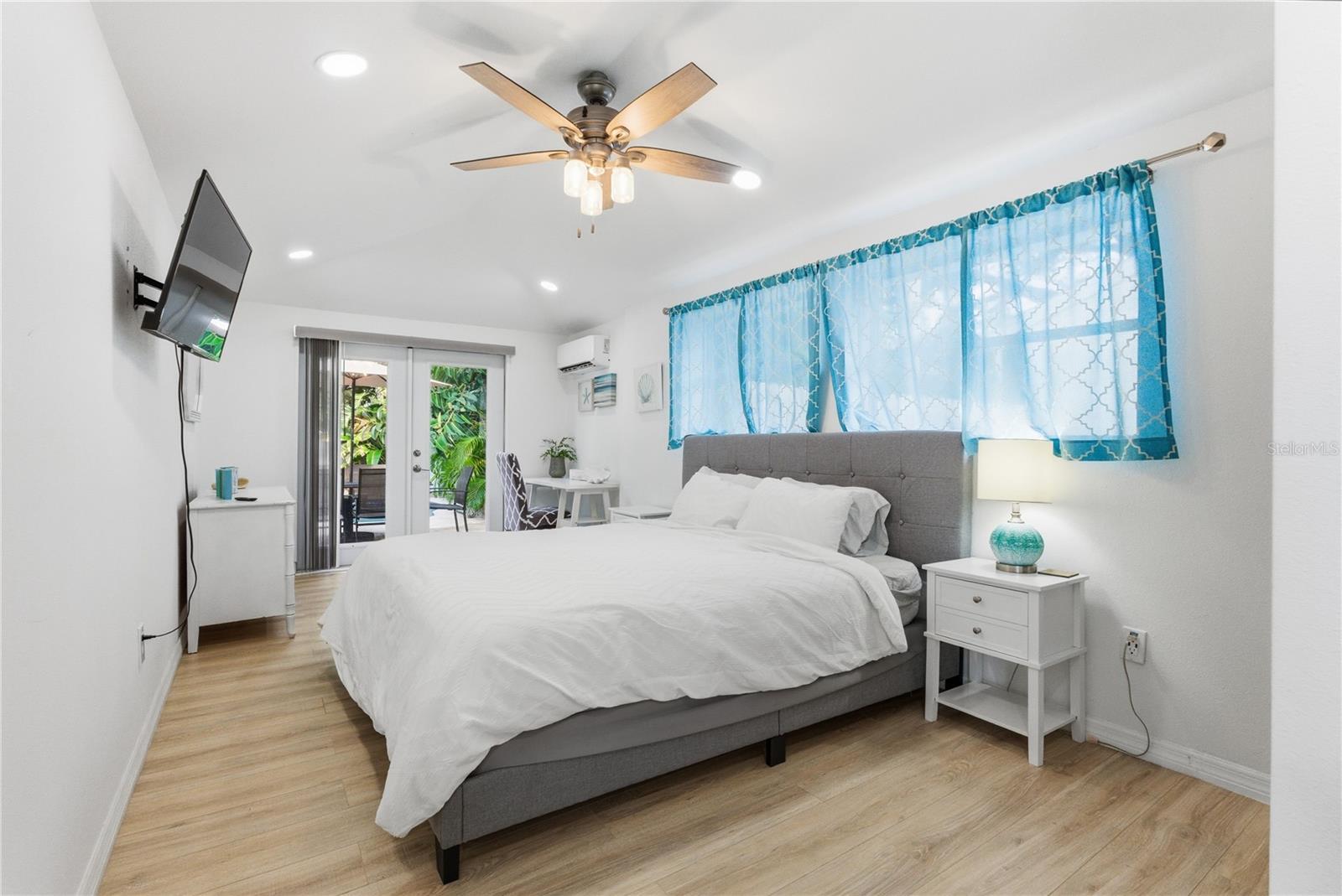 1249 ESSEX DR N, ST PETERSBURG, FL — photo 11