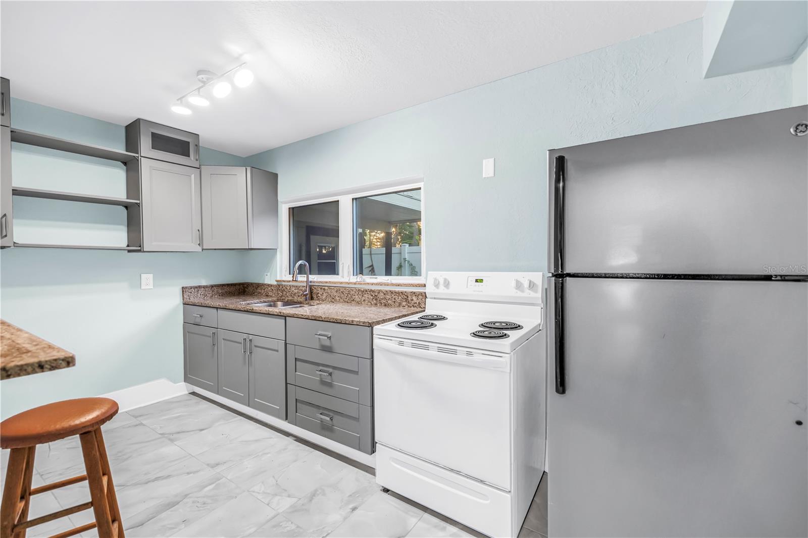 1012 GRANVILLE CT N, ST PETERSBURG, FL — photo 7