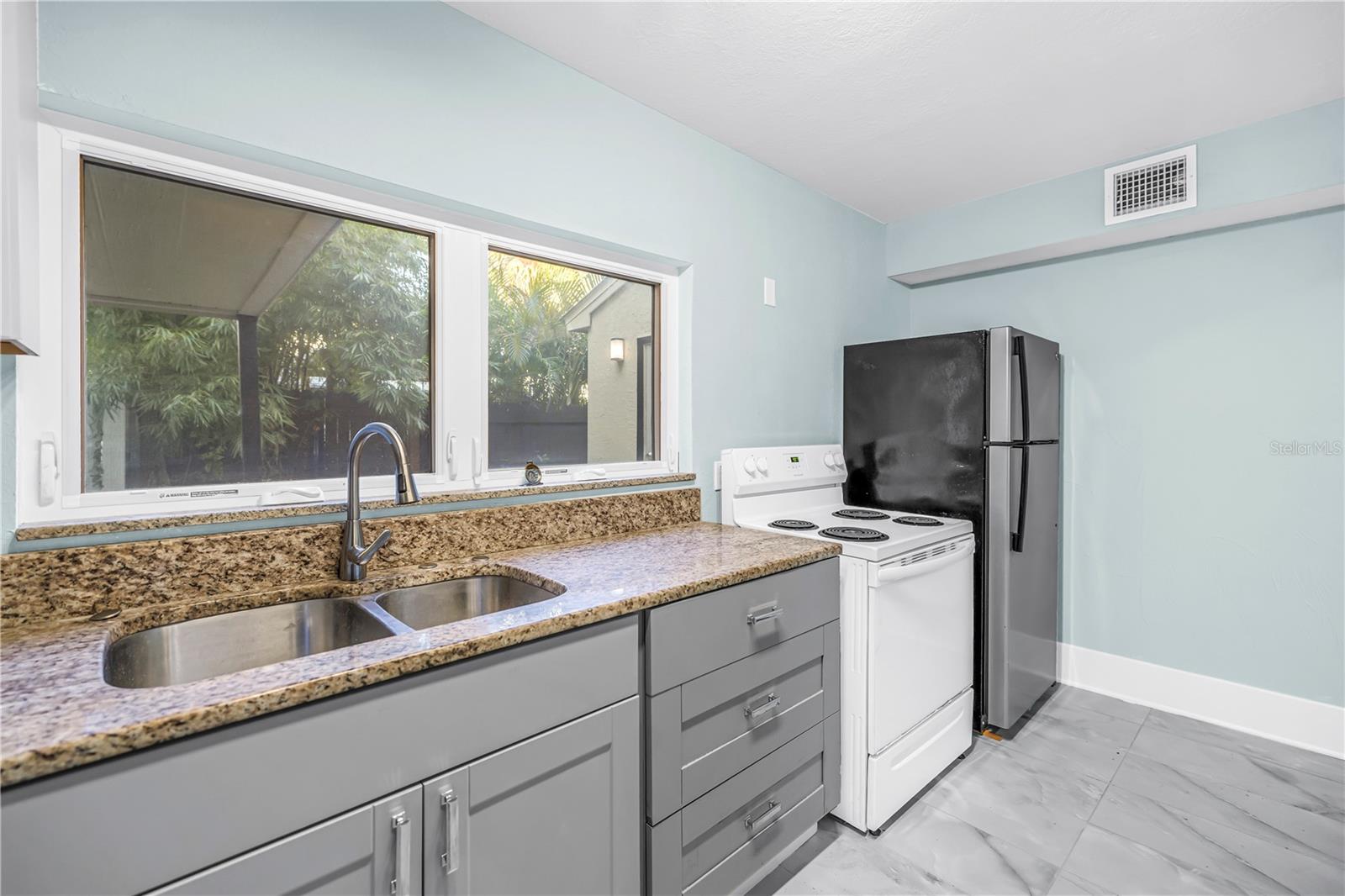 1012 GRANVILLE CT N, ST PETERSBURG, FL — photo 9