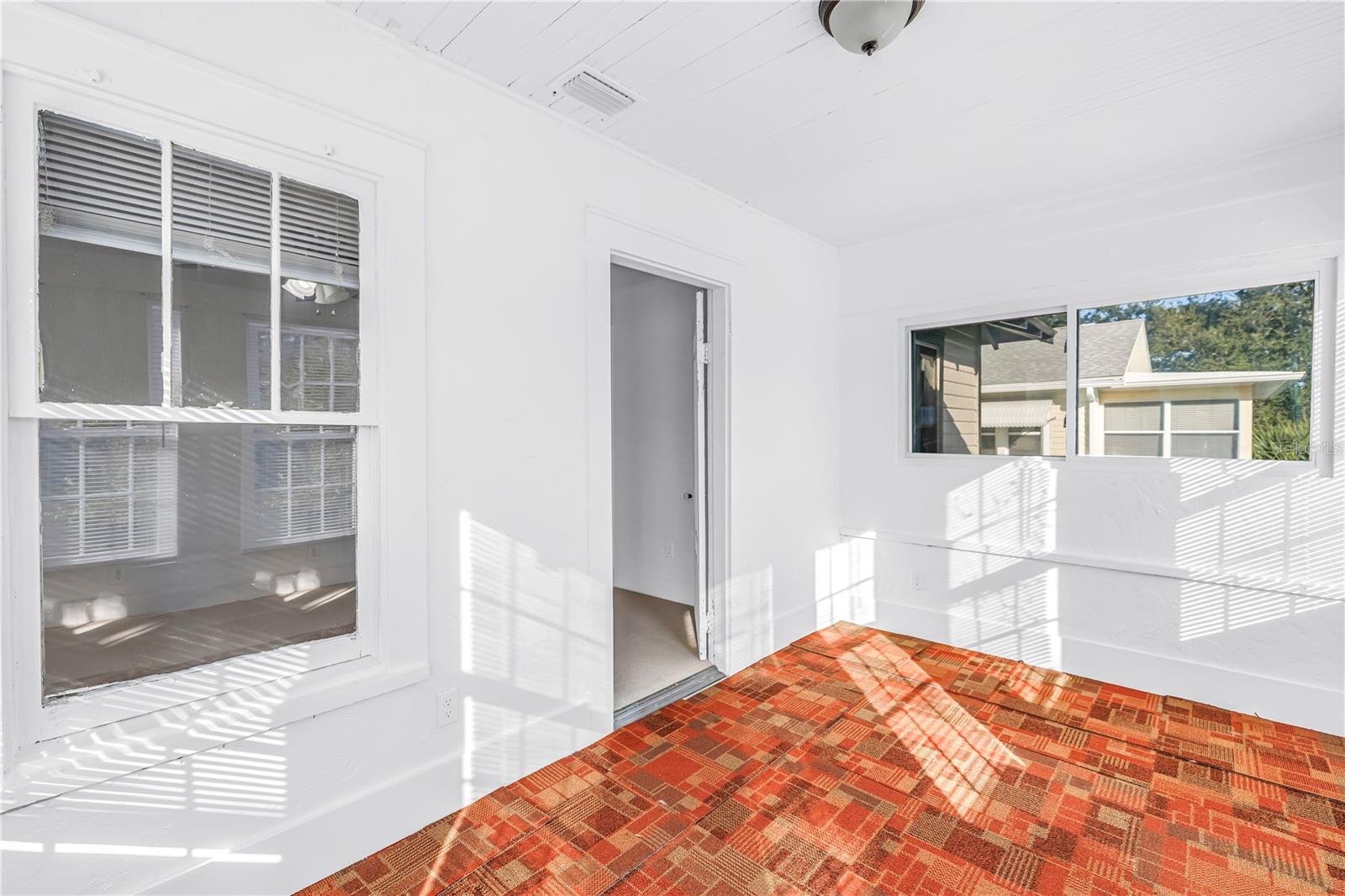 1012 GRANVILLE CT N, ST PETERSBURG, FL — photo 23