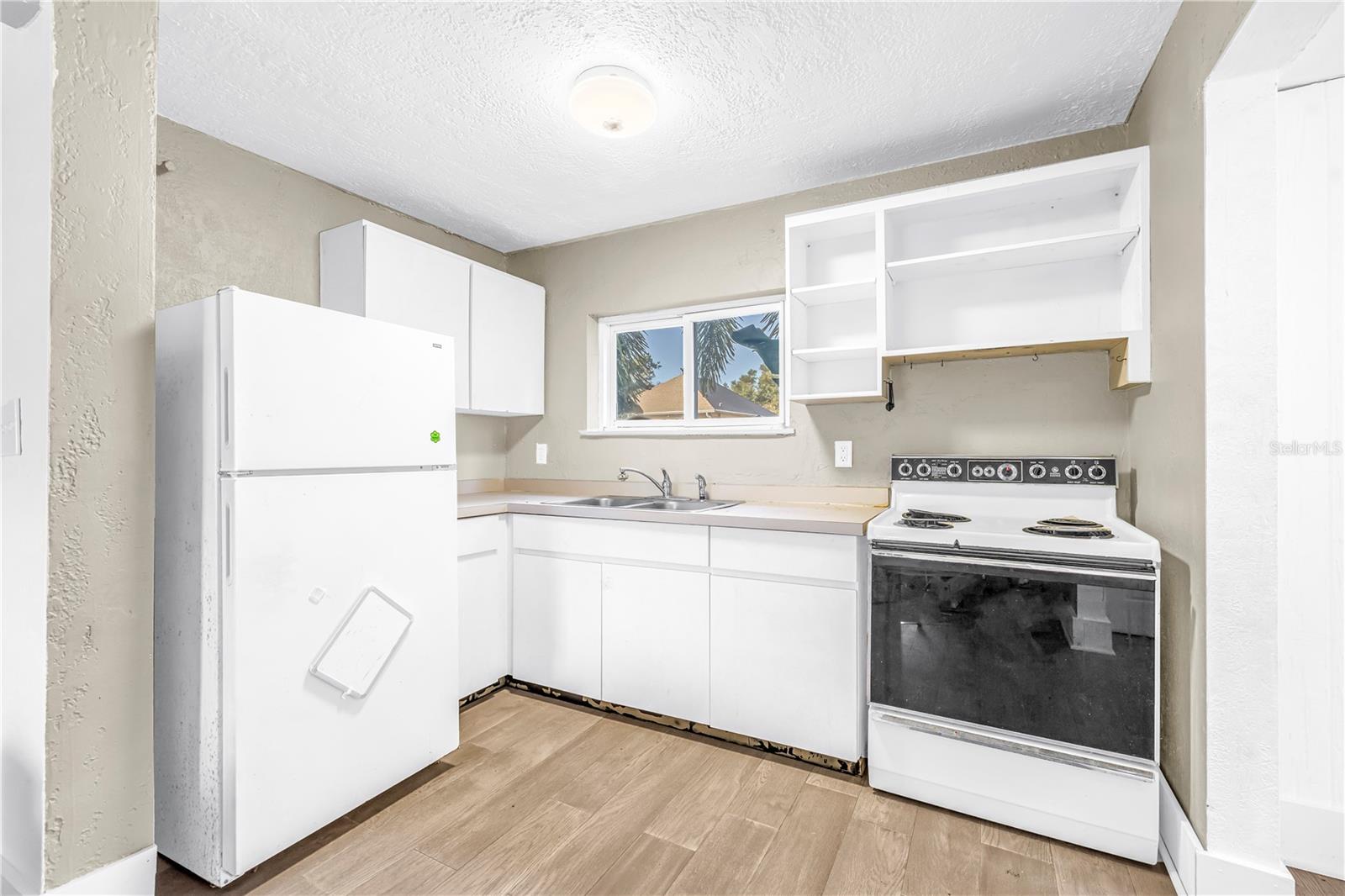 1012 GRANVILLE CT N, ST PETERSBURG, FL — photo 36