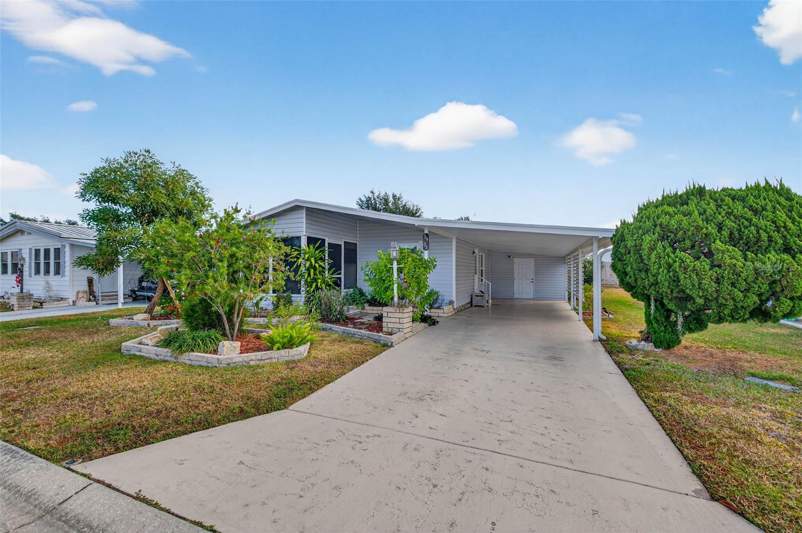 3904 WILLIAM HUME DR, ZEPHYRHILLS, FL — photo 2