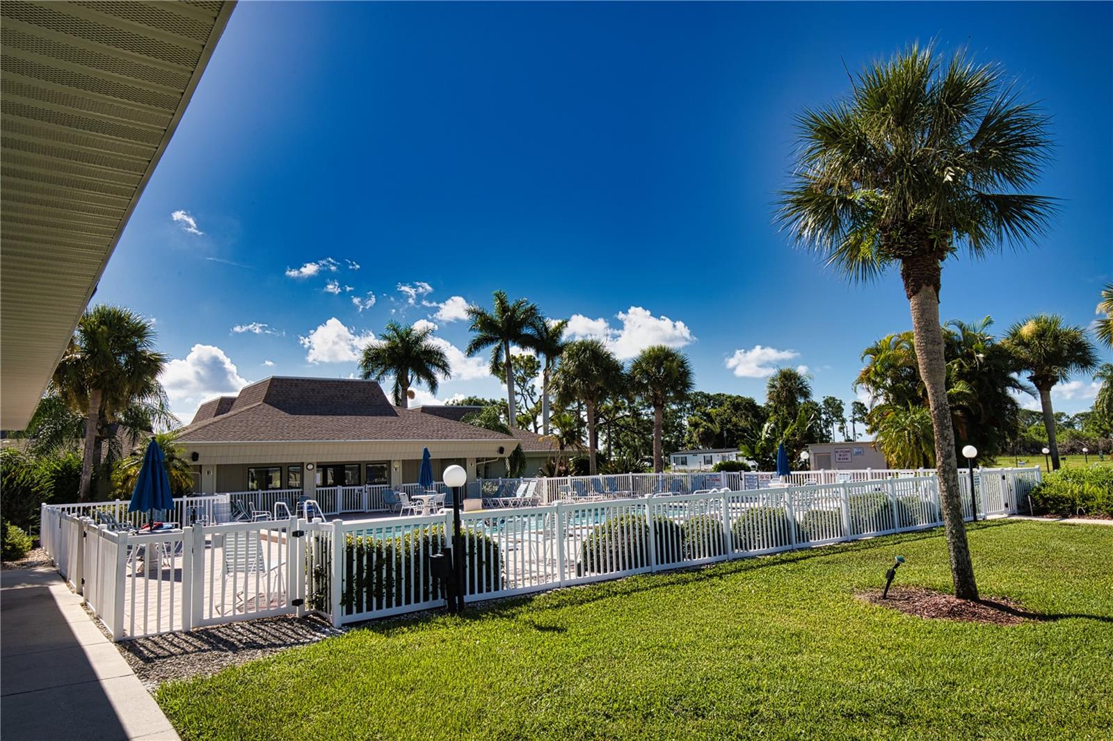 512 LA PLAYA CIR, NORTH PORT, FL — photo 35